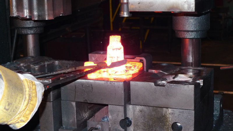 Różne rodzaje materiałów do kucia